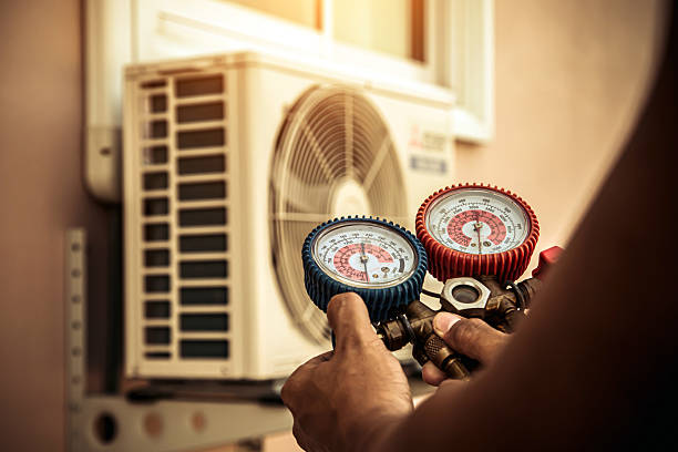 Professional Hvac technician working in Huntsburg, OH